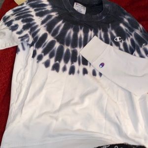 Champion sweat shirt.